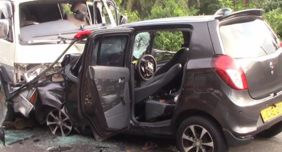 මුන්දලමේ බිහිසුණු අනතුරක්.. තිදෙනෙකු මරුට..